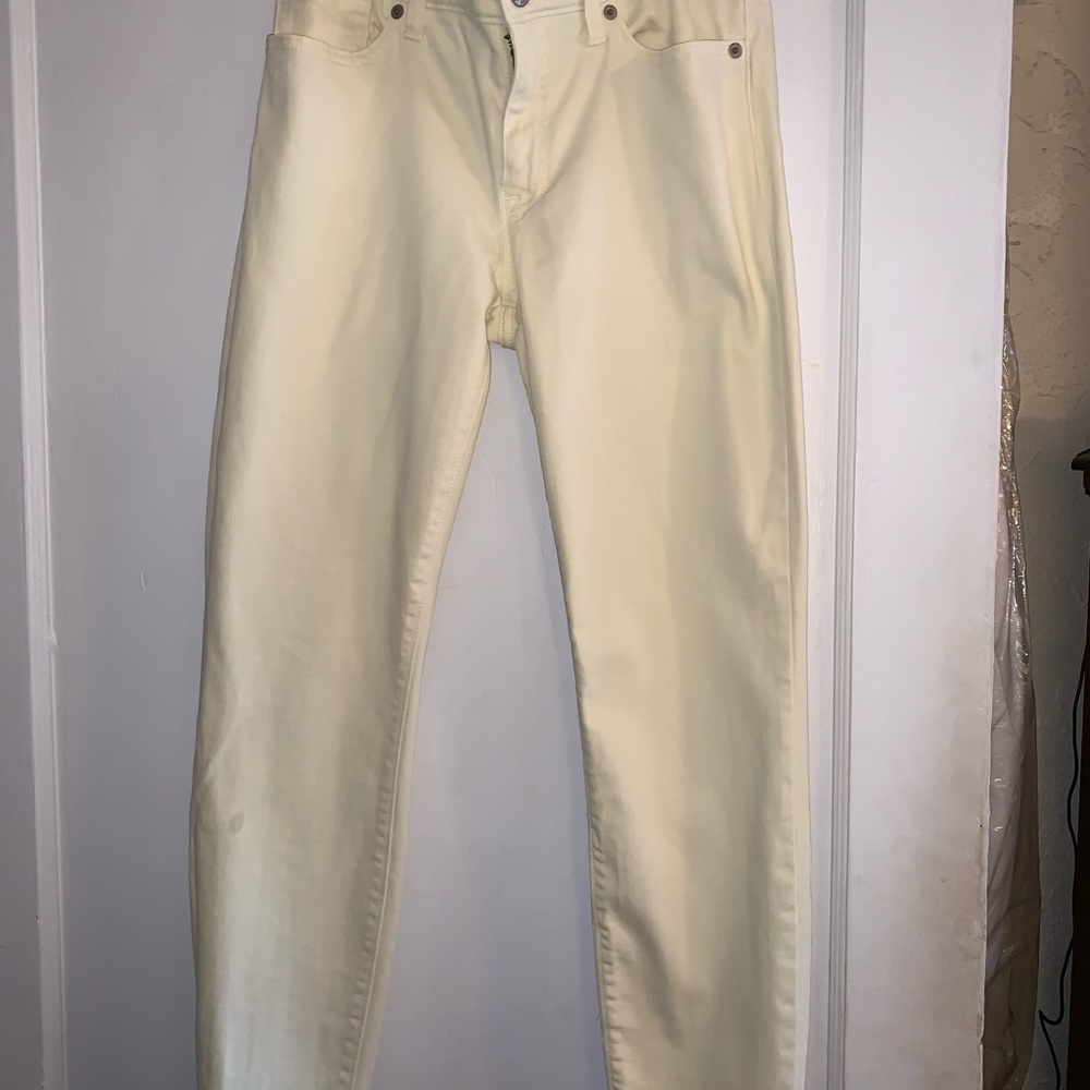 Pale yellow Gap skimmer jeans size 6